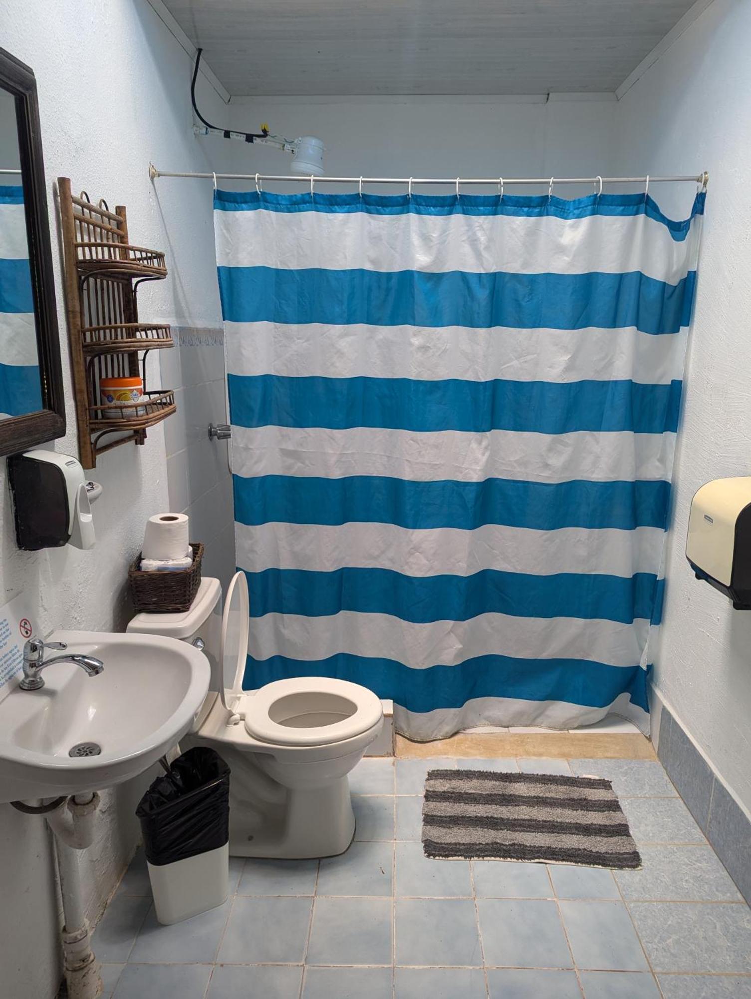 Tasty Dayz Hostel Puerto Viejo de Talamanca Экстерьер фото